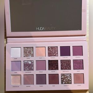 HUDA BEAUTY The New Nude Eyeshadow Palette